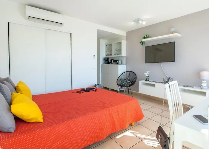 Apartment Climatise 2 Pers - Vue - Proche Plage/commerces - Acces Wifi Gratuit - Parking Dispo - Fr-1-466a-34 Saint-Raphaël